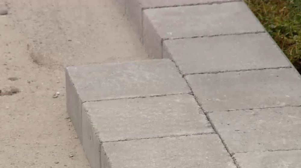 klinkers, betonnen tegels, kasseien