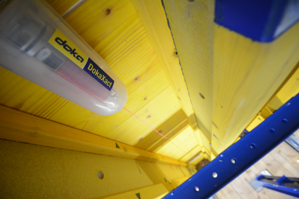 DOKA &ndash; Syst&egrave;me de positionnement num&eacute;rique DokaXact pour coffrages, pour la construction pr&eacute;cise de structures verticales