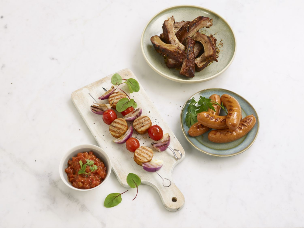 barbecueassortiment grillworst spare ribs gegrilde worsten vleeswaren vleeswarenbedrijf bruynkens
