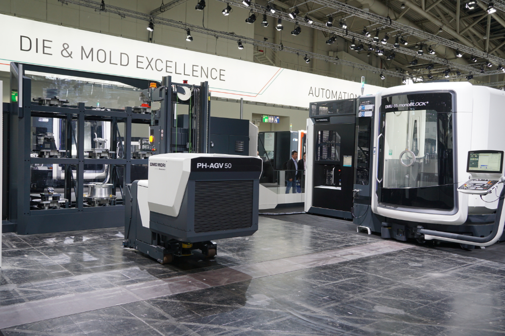 Veel machinebouwers toonden AGV&rsquo;s. DMG Mori ontwikkelt dit concept samen met heftruckfabrikant Jungheinrich
