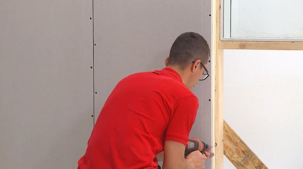 platen aan de muur