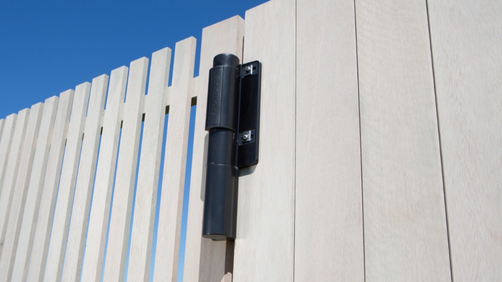 ferrure des portails en bois
