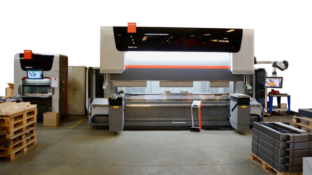 Bij Laser Works zijn ze al lang overtuigd van de troeven van Bystronic. Zij investeerden als eersten in de Benelux in een Xpert&nbsp;40 plooibank, die er nu nog steeds staat. Daarnaast staat de Xpert&nbsp;200