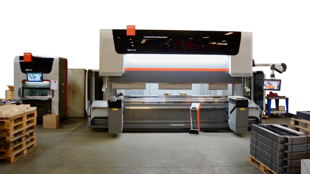 Bij Laser Works zijn ze al lang overtuigd van de troeven van Bystronic. Zij investeerden als eersten in de Benelux in een Xpert&nbsp;40 plooibank, die er nu nog steeds staat. Daarnaast staat de Xpert&nbsp;200