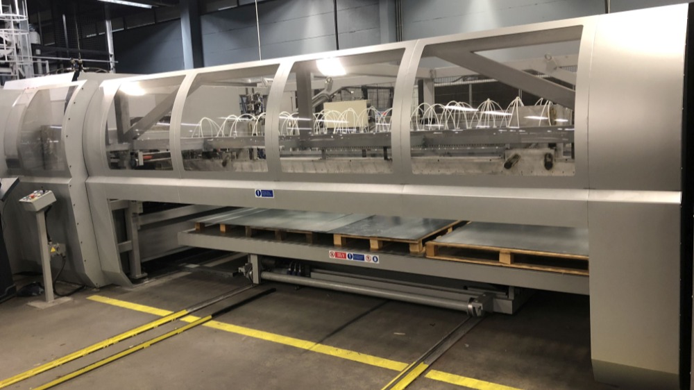Om snel te kunnen reageren, legde Grada enorme voorraden aan, een filosofie die op de lange duur onhoudbaar werd. De nieuwe aanpak is ge&euml;nt op het principe &lsquo;make to order&rsquo;, waarbij configuratoren rekening houden met het machinepark en de tools om automatisch de maakbaarheid te voorspellen 