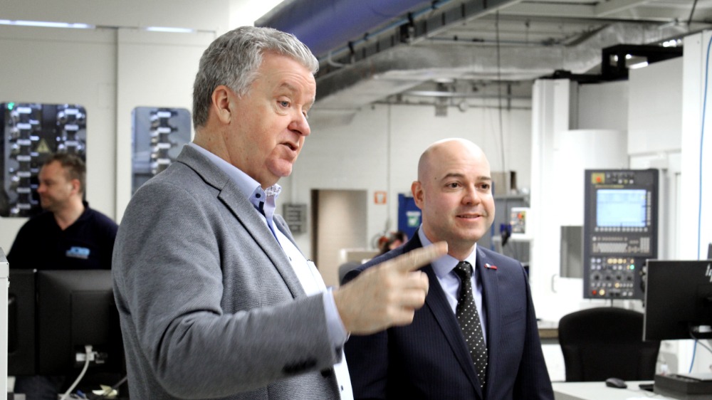 Hans Bakker, directeur bij JOB Precision bij Koen Lambrichts van Yasda-dealer De Ridder THO