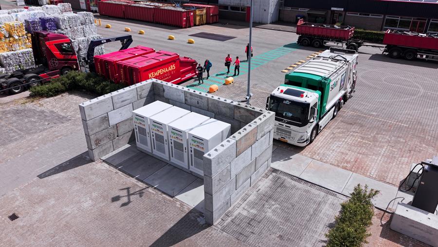 Huawei-batterijen en laadstation bij Kempenaar Recycling