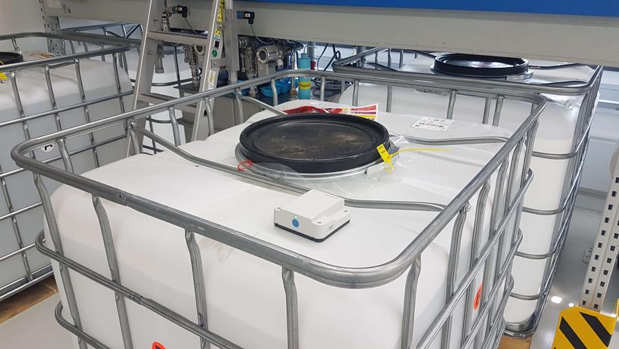 Draadloze niveausensor Micropilot FWR30 op IBC-container
