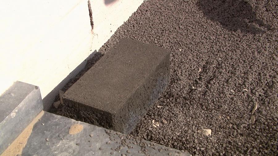 een poreuze betonklinker!