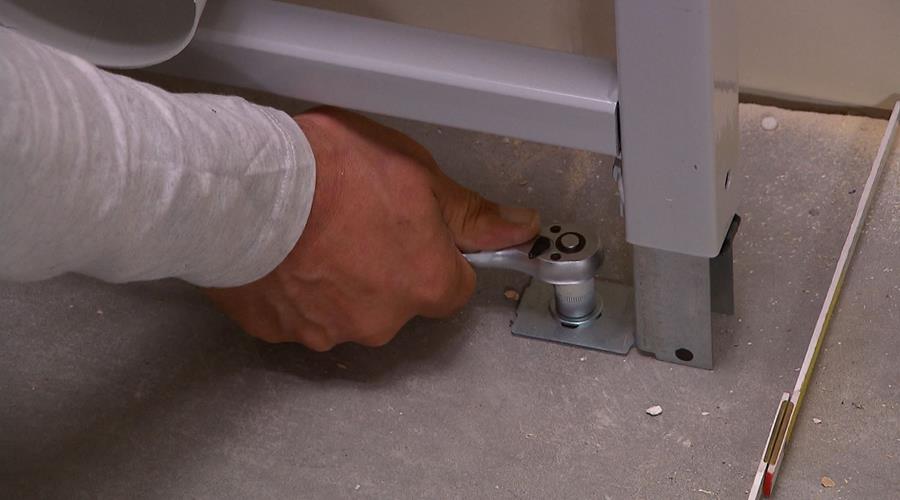 frame bevestigen toilet