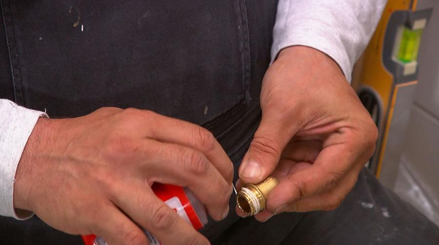 koppelstuk aan de stopkraan 1