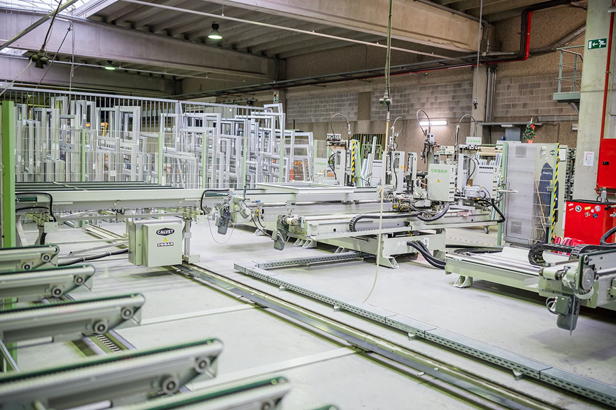 Ligne de fabrication automatisée pour châssis PVC
