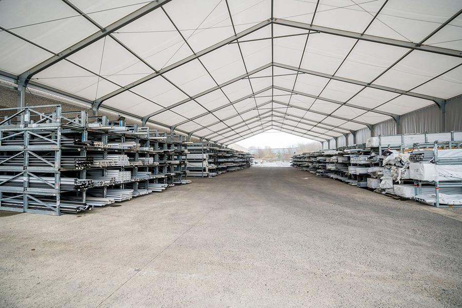 Stockage extérieur des profilés, sécurisé et protégé des conditions climatiques