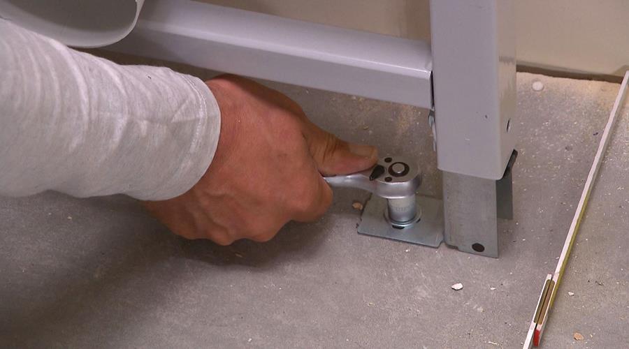 frame bevestigen toilet