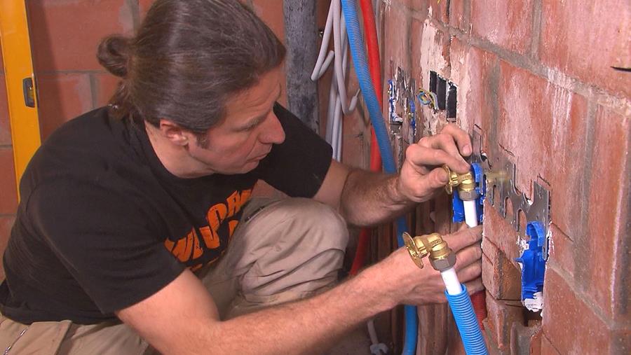 Sanitaire inbouwdozen in de muur
