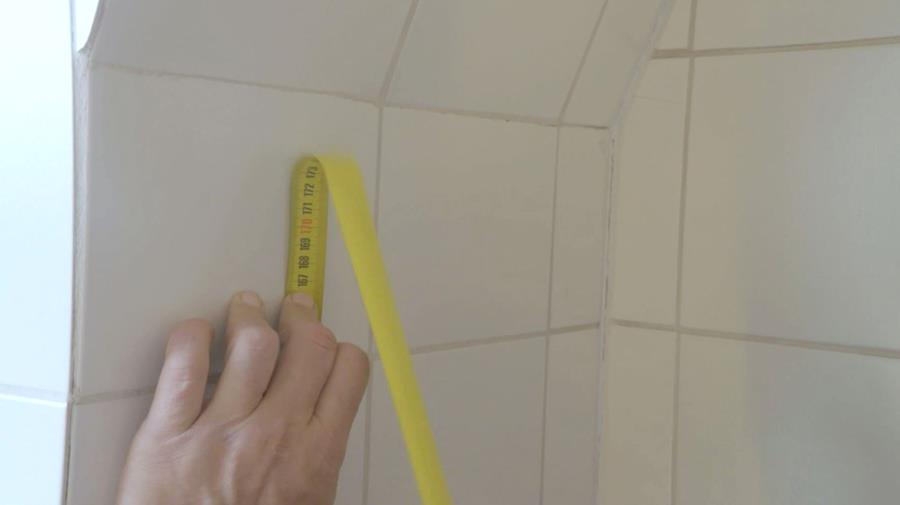 Meet de wanden op voor je je materiaal