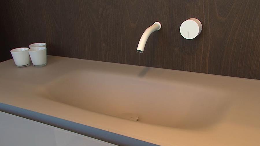 kraanwerl in de muur