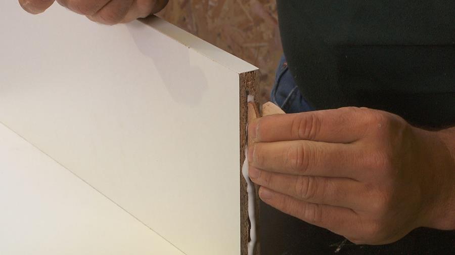 Plaats de lamellen in de uitsparingen