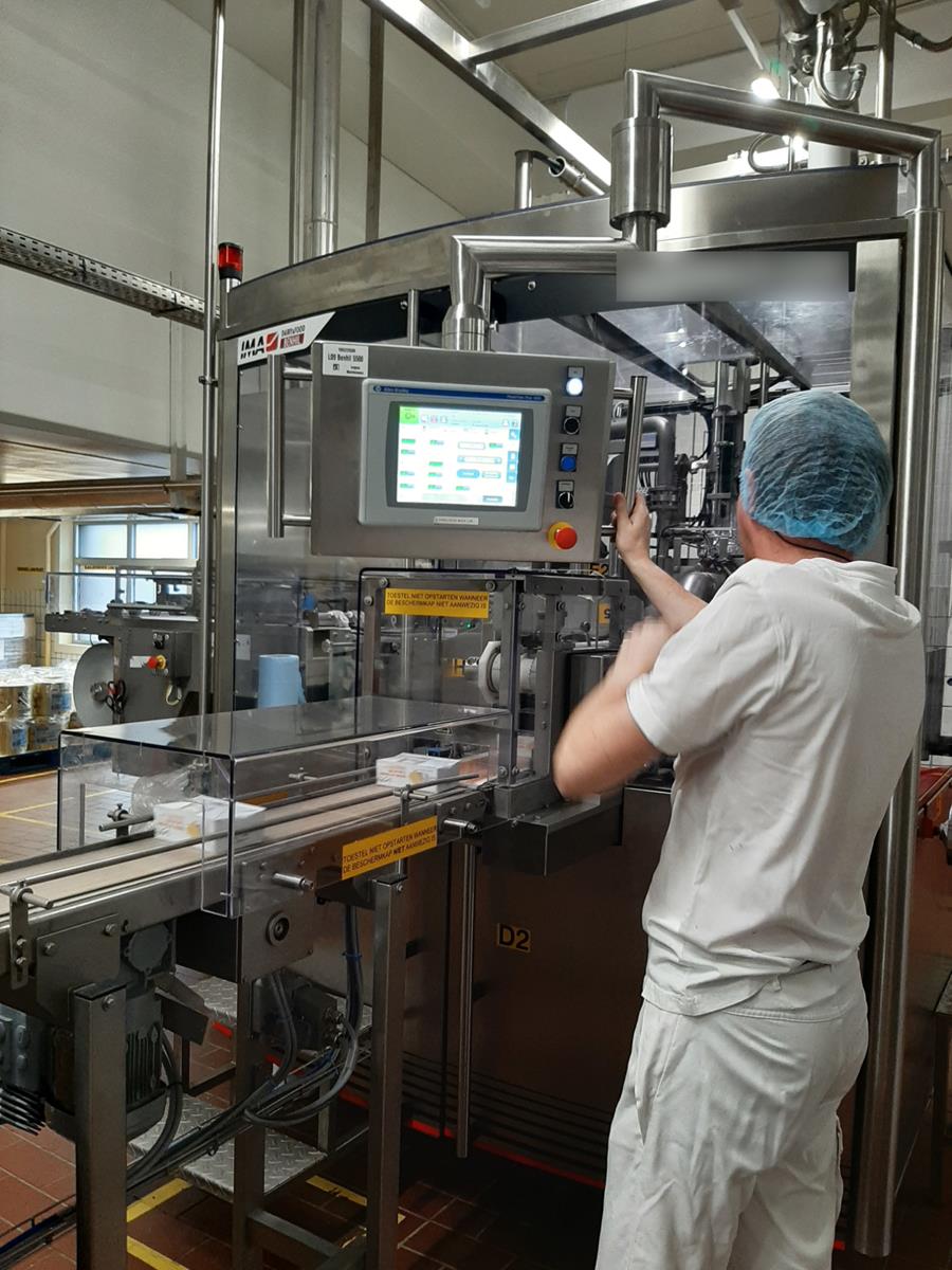 Hier produceert men 160.000 ton margarine per jaar, op 20 verschillende productielijnen